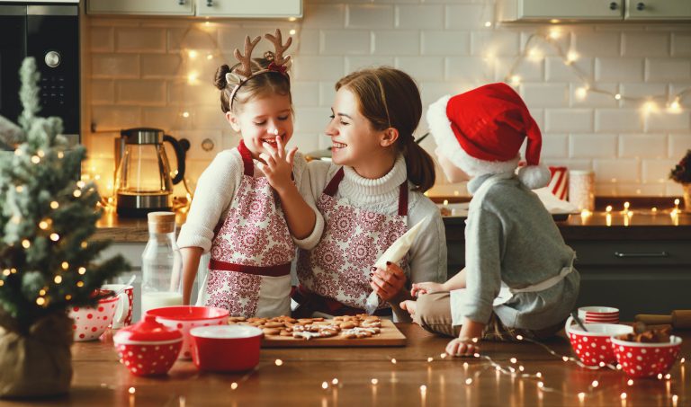 10 Low-Cost (But Still Heartwarming) Holiday Activities