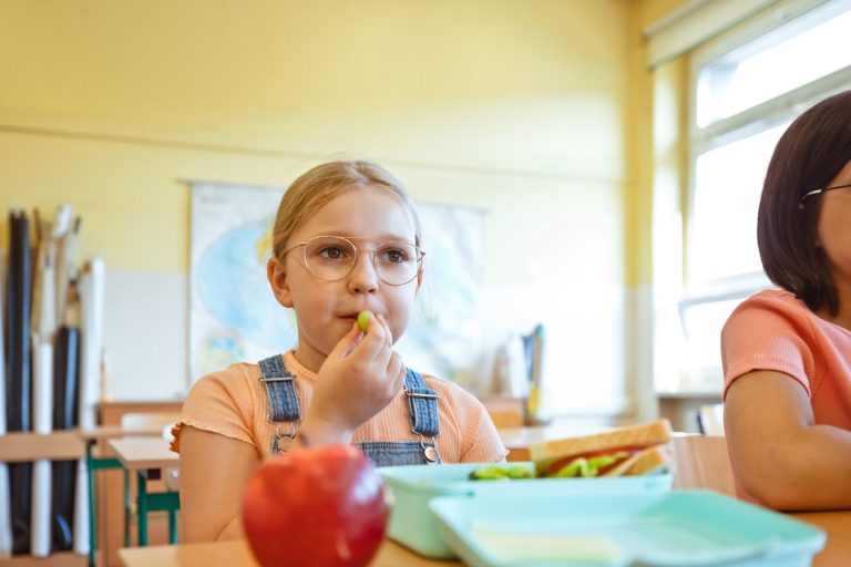 My Neurodivergent Kid Doesn’t Eat at School (and What You Can Do About It) neurodivergent child reluctantly eating lunch
